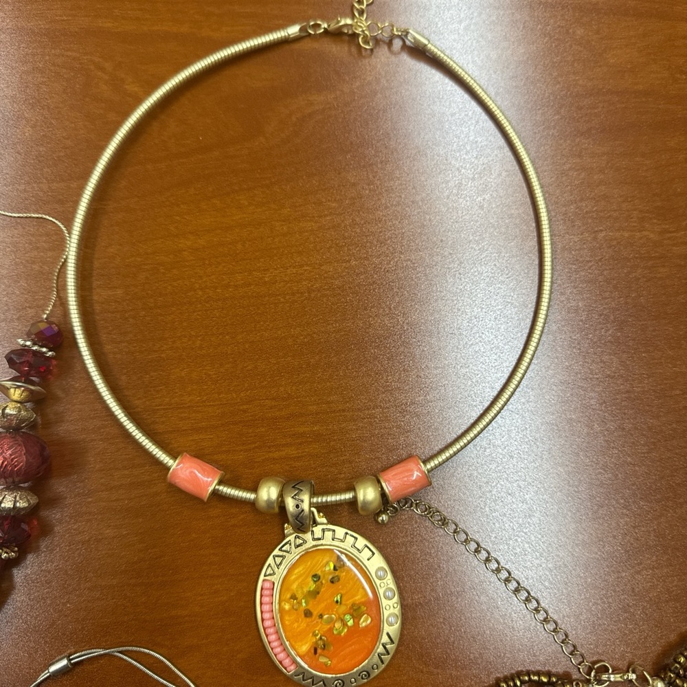 7 count necklace bundle - Picture 5 of 8